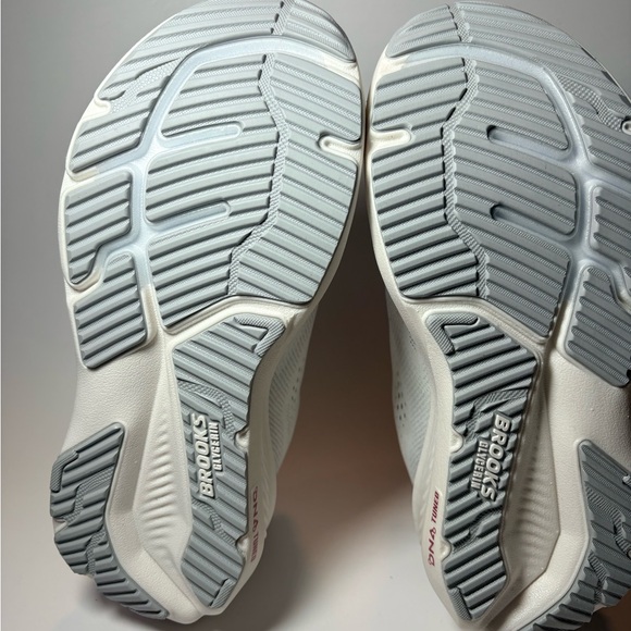 Brand New In Box Brooks Glycerin 23 women's size 9.5. White and pink color way 🔥 - Picture 4 of 15